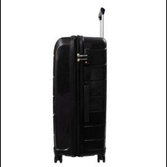 28 inch air Canada luggage expandable, new in box. Best quality, spinner - Picture 2 of 3